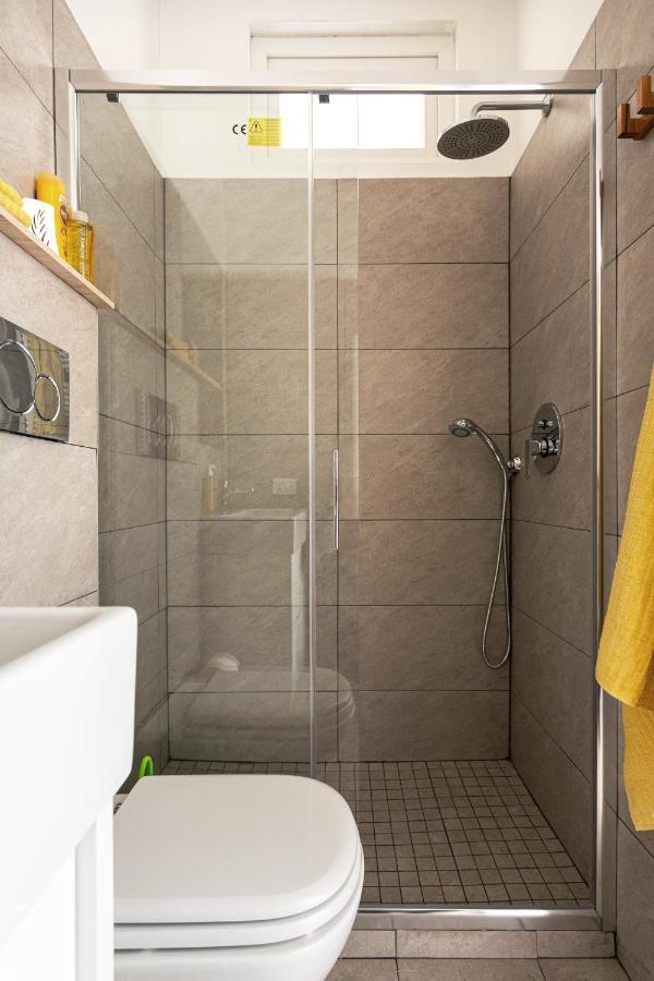 A Yellow Touch - Modern Studio In Isola Milano Exterior photo