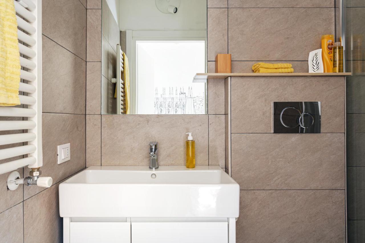 A Yellow Touch - Modern Studio In Isola Milano Exterior photo