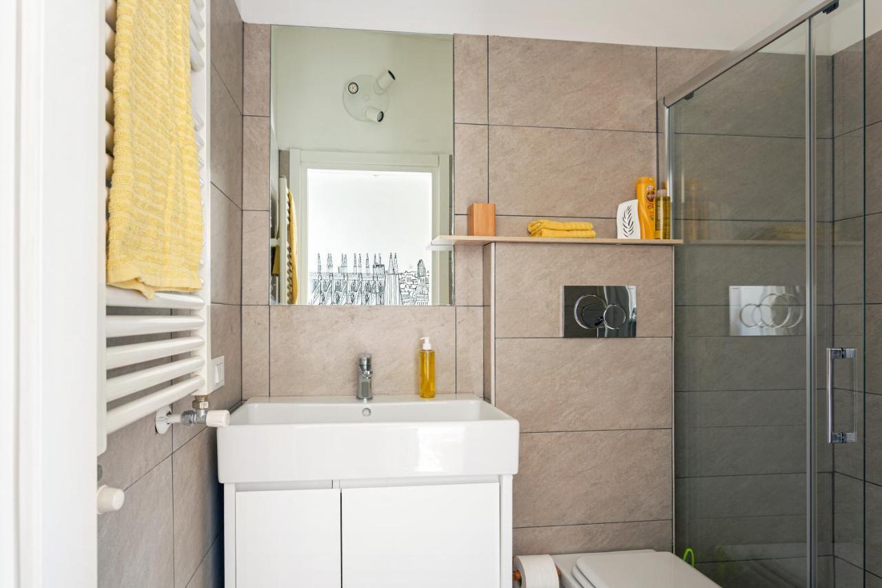 A Yellow Touch - Modern Studio In Isola Milano Exterior photo